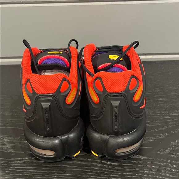 Nike Air Max Plus TN Black and Red with Purple Accents Men’s size 11.5 - Picture 4 of 7